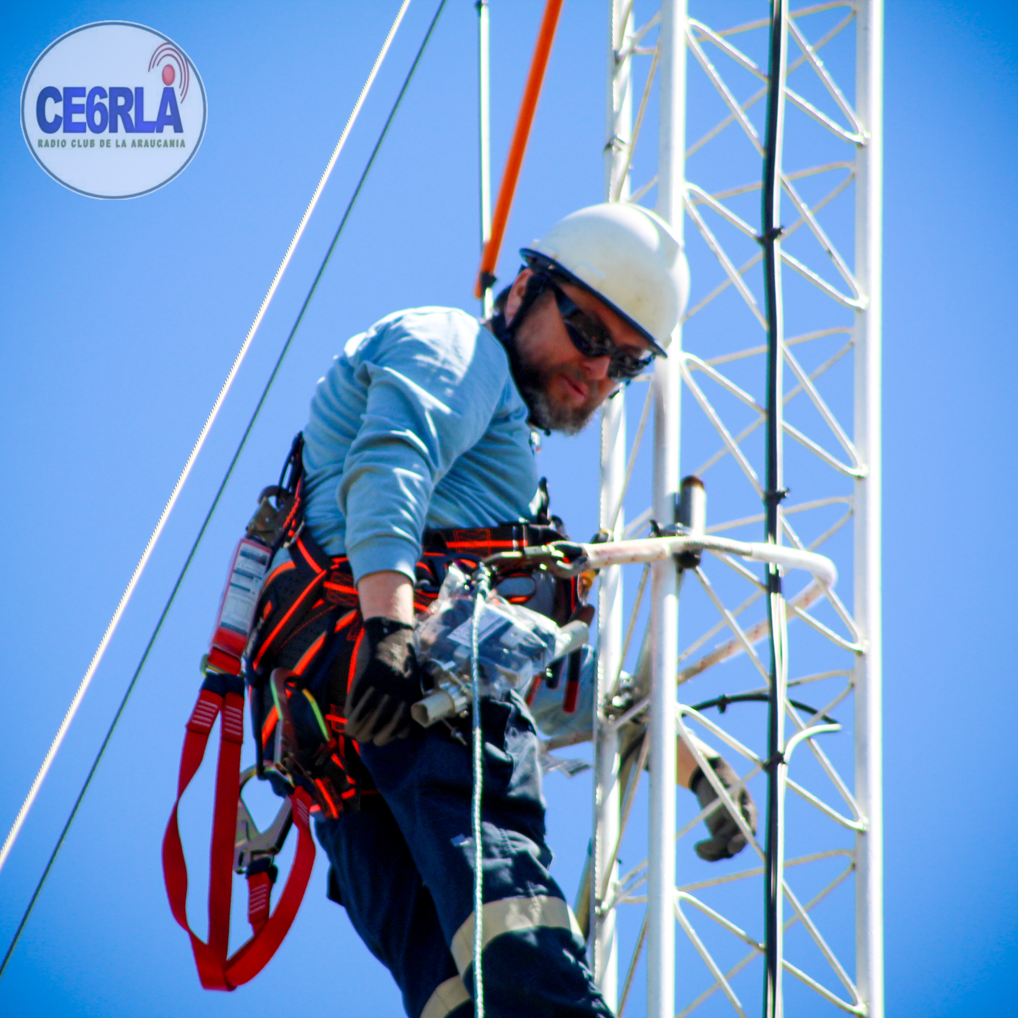 Mantenimiento técnico en altura sobre torre de radiocomunicaciones CE6RLA